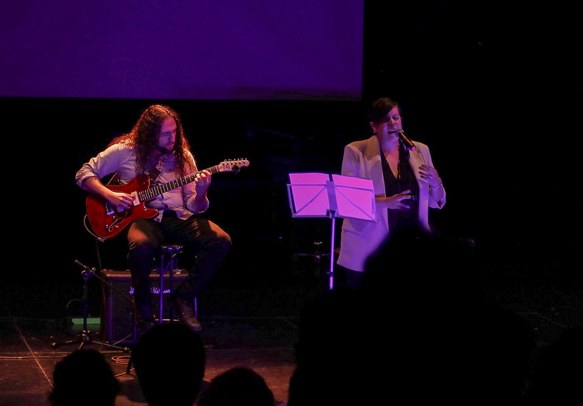 Danza música y voces poéticas en la gala de Artfem Escénica Noticias