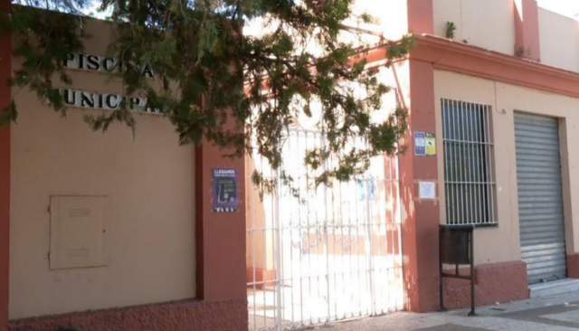 Muere un joven en la piscina municipal de Los Palacios