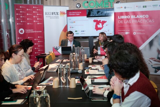 Desayuno_de_prensa_de_la_presentacion_del_libro_blanco_de_las_practicas.jpg