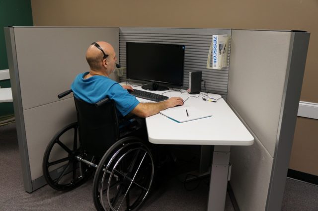 Discapacitado trabajando