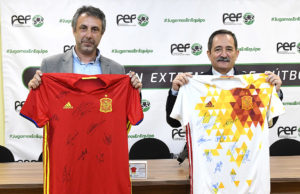 La Federación Extremeña de Fútbol y la Fundación Ícaro dan un nuevo impulso a su proyecto solidario de ayuda a la oncología infantil