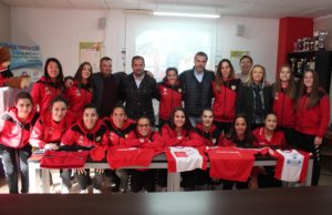 El Santa Teresa Badajoz dona material deportivo a Perú