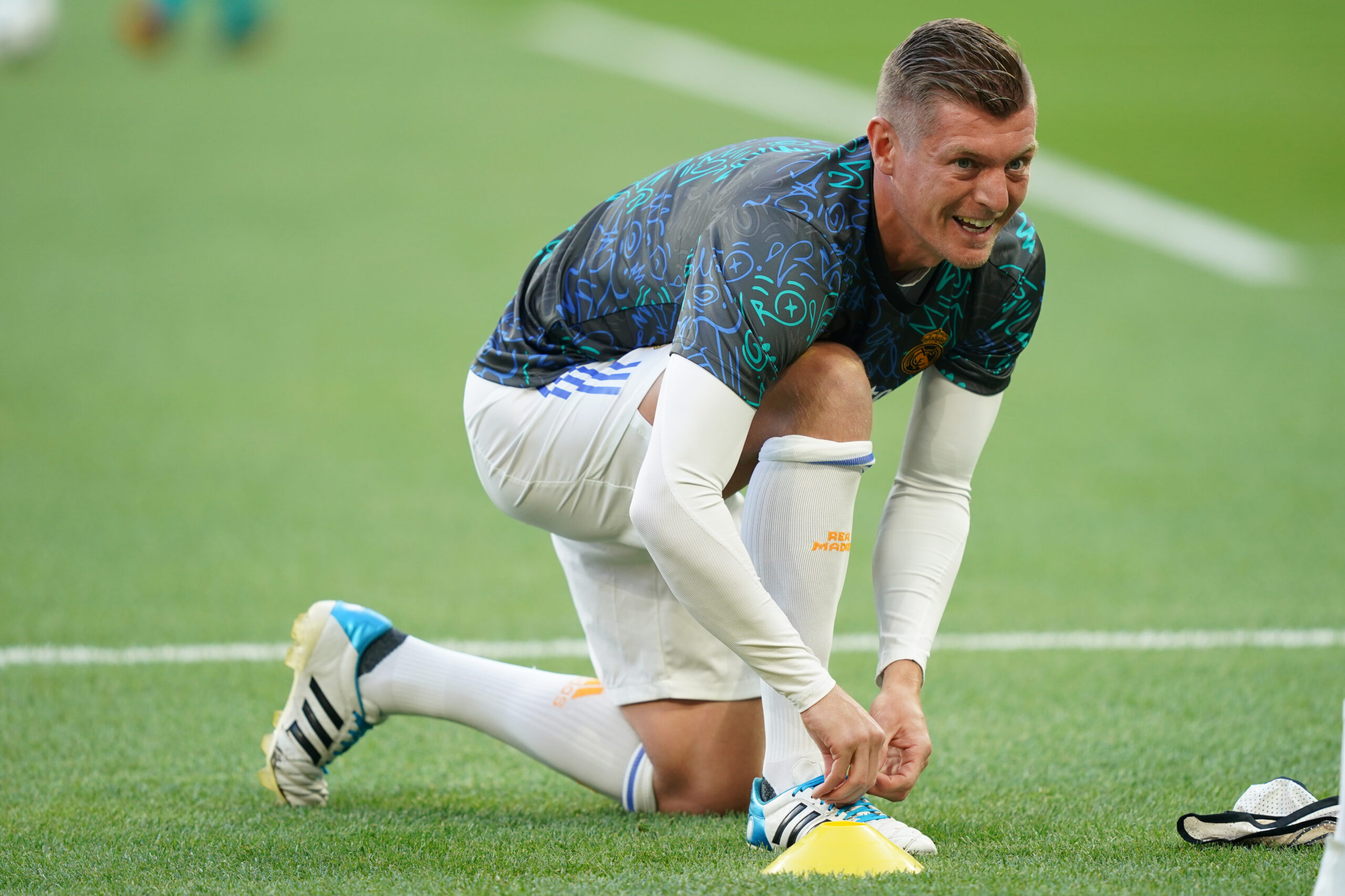 Lima Torpe césped El centrocampista alemán Toni Kroos subastará las botas con las que jugó la  final de la Champions | DeportesOn