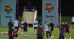 Entrenamiento de la Selección en Doha. (Juanjo Martín / EFE)