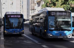 Dos autobuses de las líneas 147 y 133 de la Empresa Municipal de Transportes madrileña (EMT). (Eduardo Parra / Europa Press)