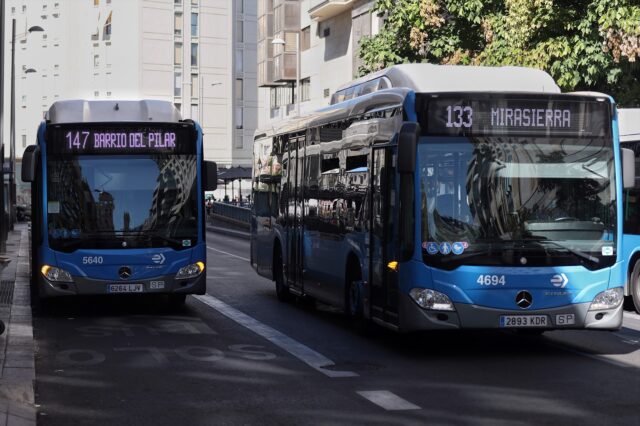Dos autobuses de las líneas 147 y 133 de la Empresa Municipal de Transportes madrileña (EMT). (Eduardo Parra / Europa Press)