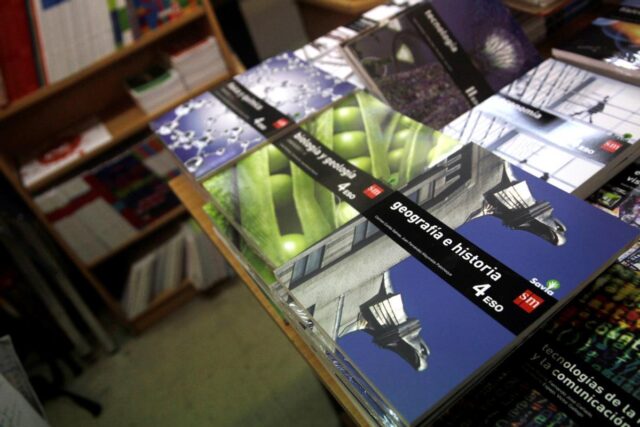 ¡MÁS DE 200 EUROS! Estos son los temblorosos precios de los libros en la vuelta al cole en Cáceres