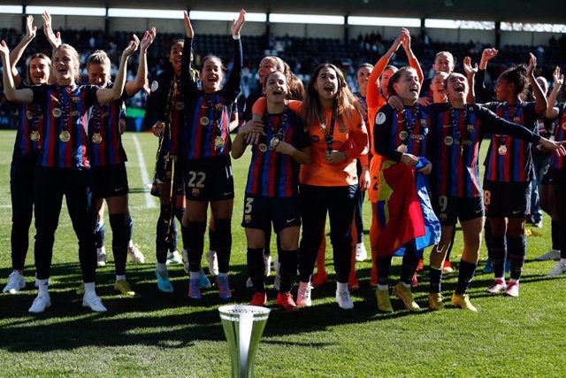 Imagen de las jugadoras del F.C. Barcelona, campeonas de la Supercopa de España Femenina. (Europa Press)