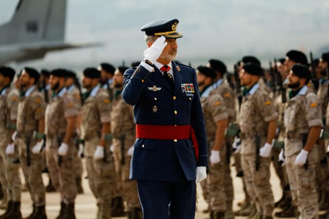 El Rey Felipe VI preside el 75 aniversario de la Escuela Militar de Paracaidismo