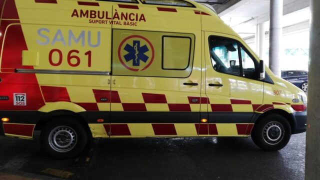 Una ambulancia en una imagen de archivo. EUROPA PRESS