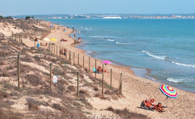ÚLTIMA HORA | Tragedia en Elche: fallece un hombre de 52 años en la playa de El Pinet
