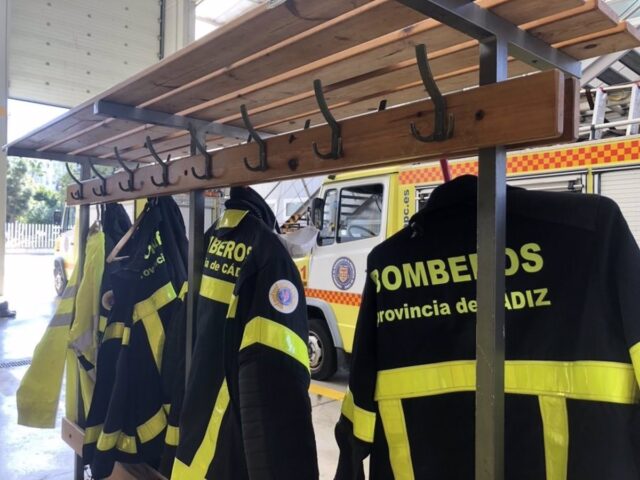 Uniformes del Consorcio de Bomberos de Cádiz. Europa Press