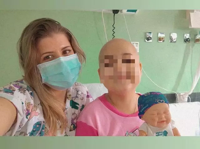 Imagen de Paula, la niña de 11 años vecina de Almonte (Huelva) que necesita un transplante de médula. (Facebook Hermandad Matriz)