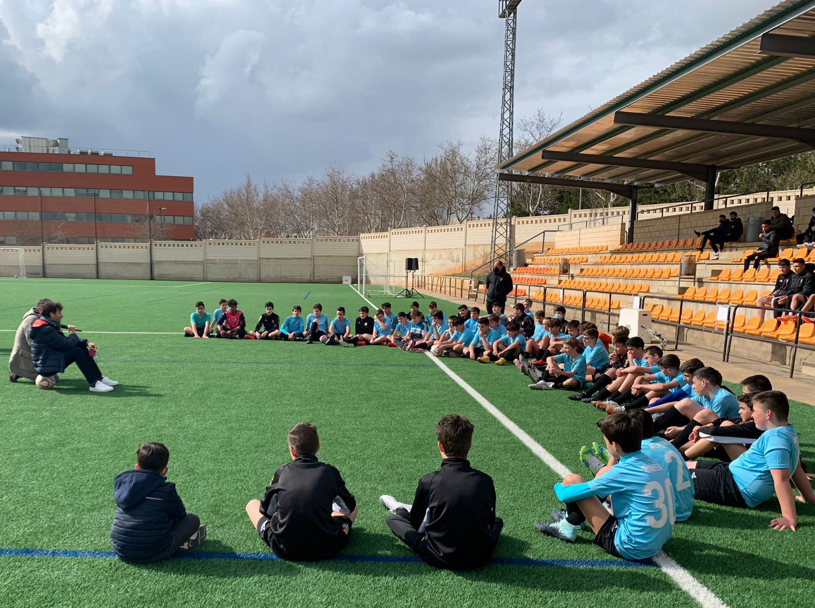 Luis Milla visita el campo de fÃºtbol que lleva su nombre en Teruel