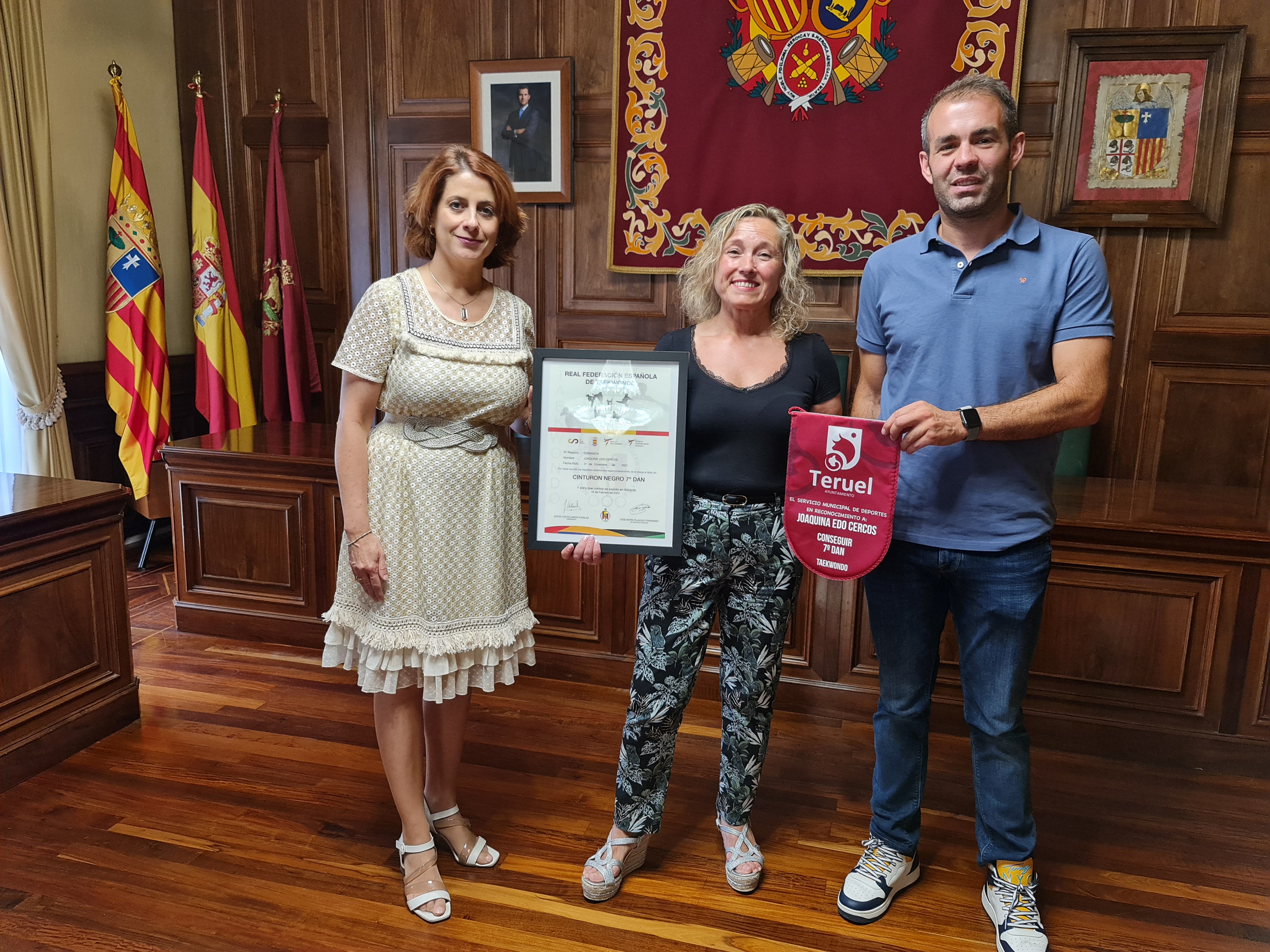 El Ayuntamiento de Teruel felicita a Joaquina Edo por conseguir el 7Âº Dan