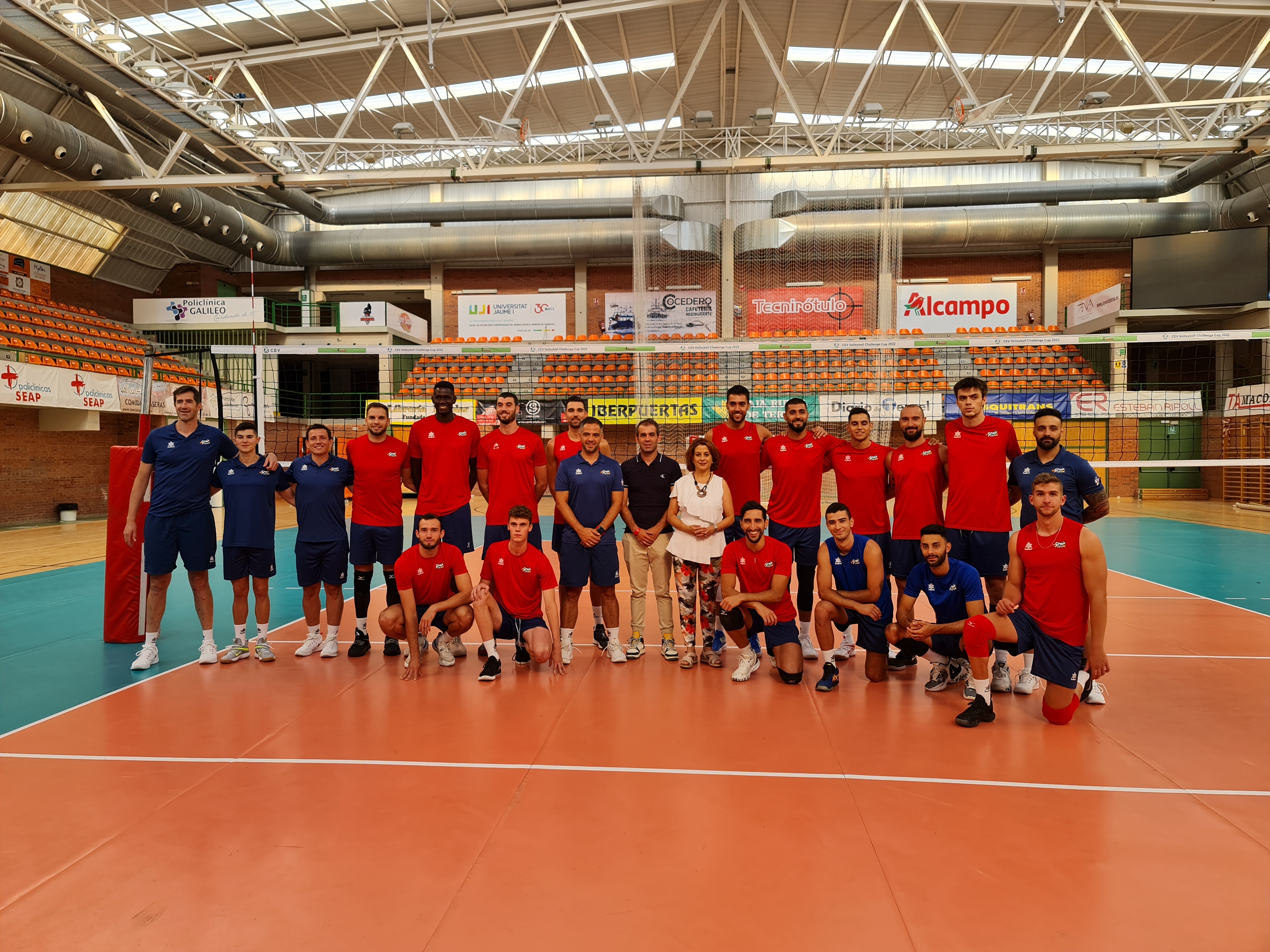 La alcaldesa de Teruel y el concejal de Deportes dan la bienvenida a la selecciÃ³n espaÃ±ola de voleibol 