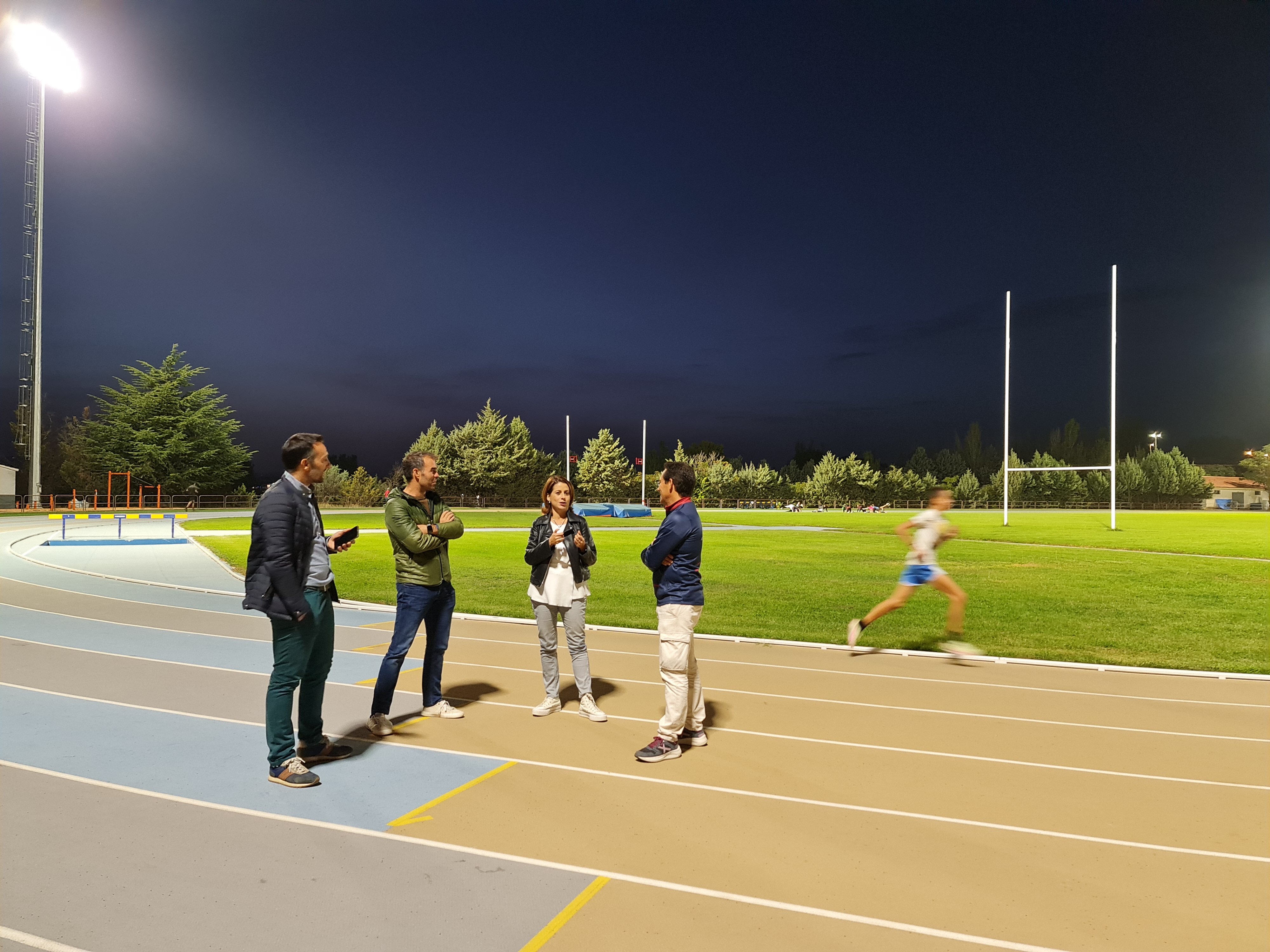 Las pistas de atletismo JosÃ© Navarro Bau de Teruel cuentan con nueva iluminaciÃ³n