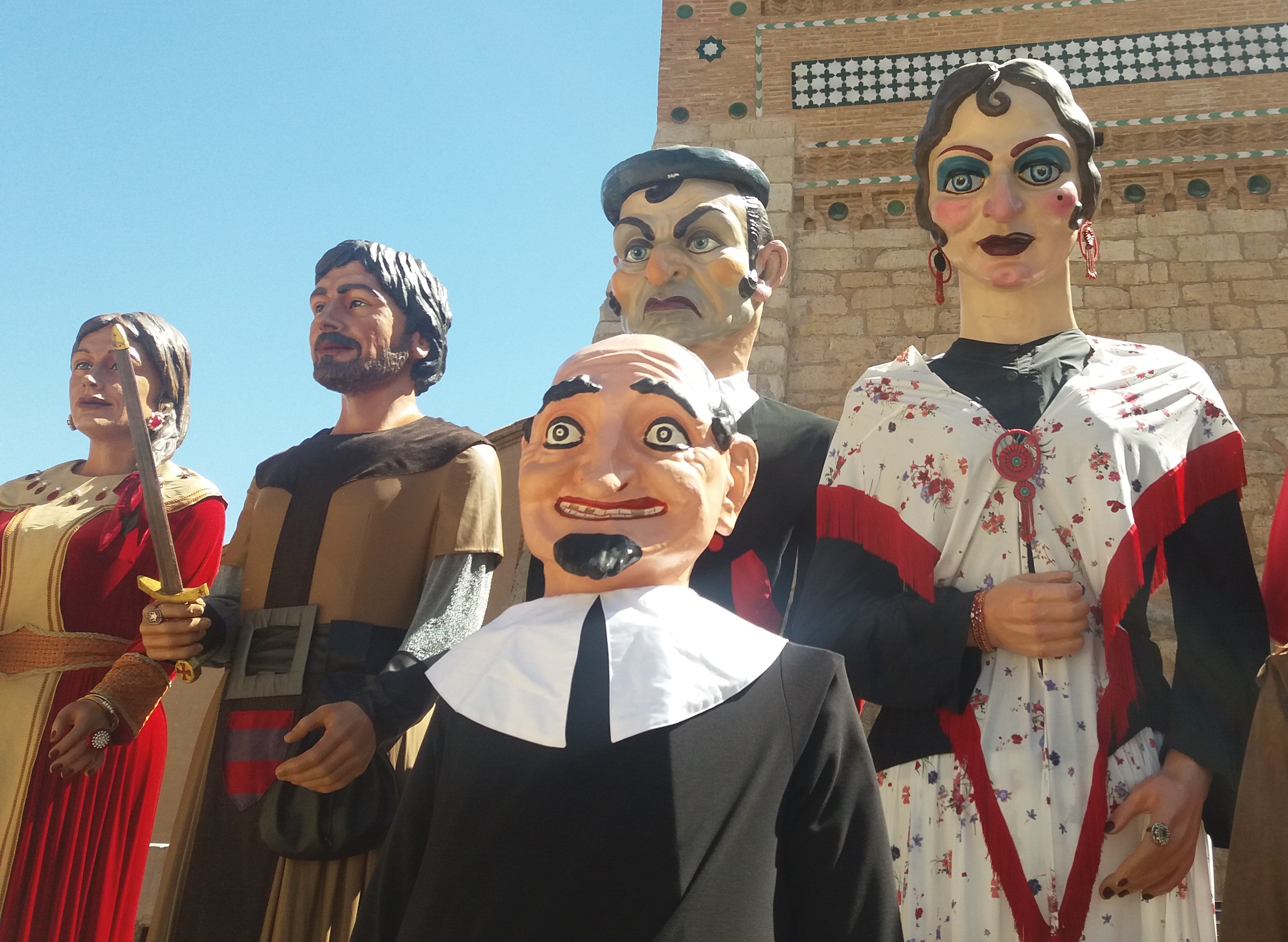 La Comparsa de Gigantes y Cabezudos de Teruel participa en el Encuentro de Gigantes de CariÃ±ena