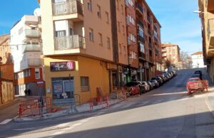 Imagen de las obras de una calle de Teruel. Facebook