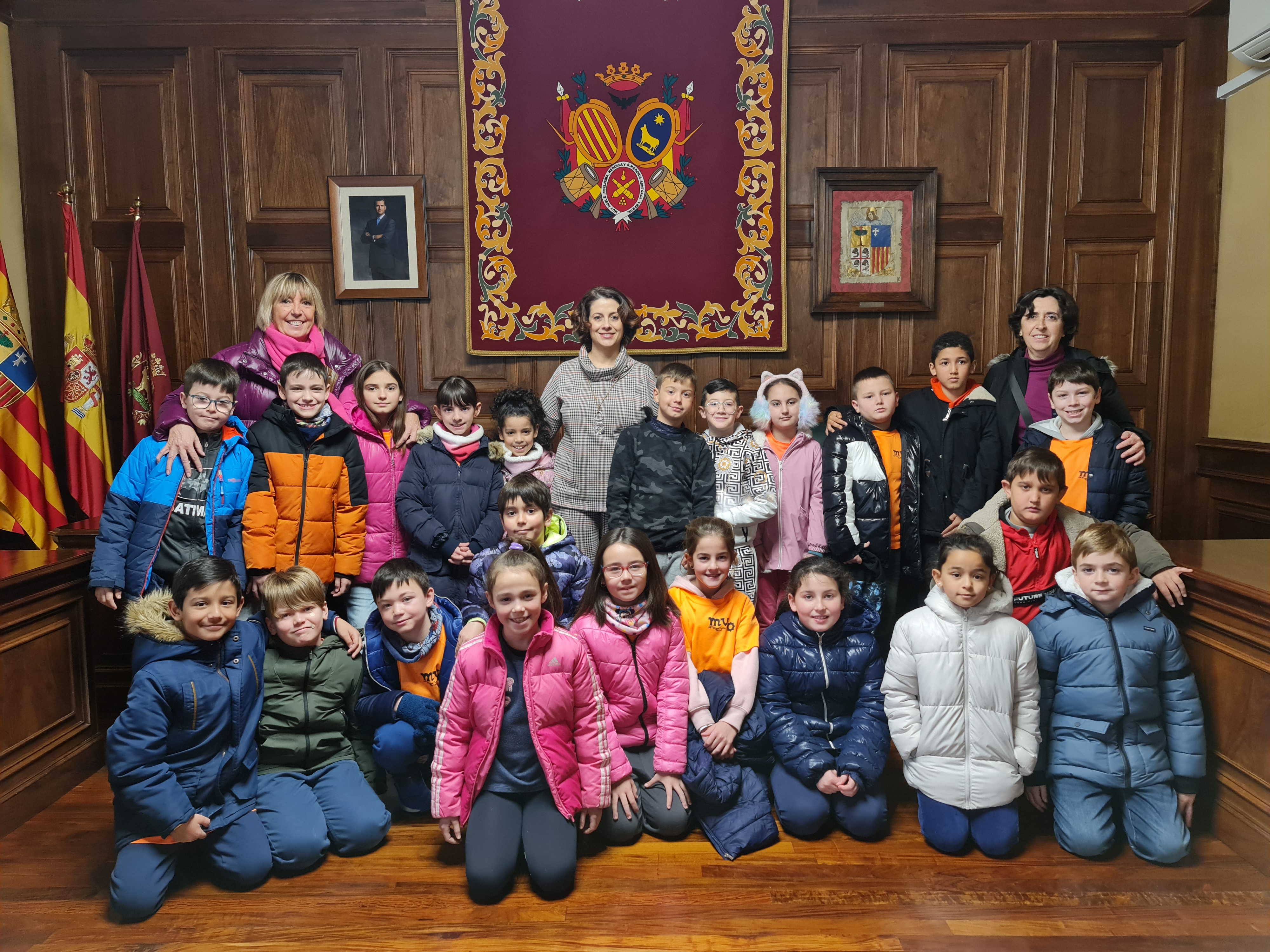 Alumnos del Colegio Miguel VallÃ©s visitan el Ayuntamiento de Teruel