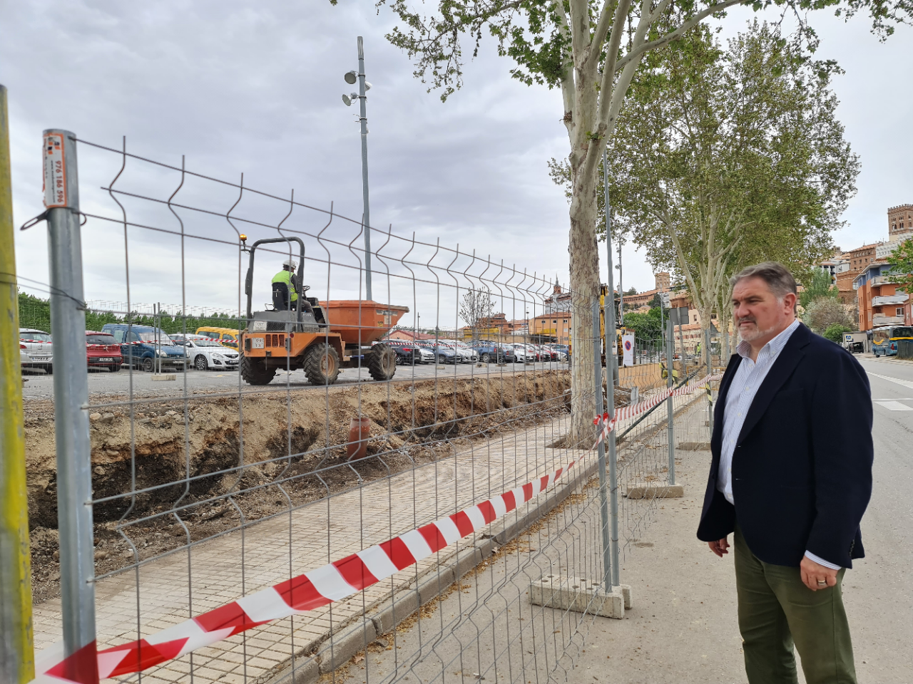 Comienzan las obras de renovaciÃ³n del muro de la explanada del aparcamiento de Adif en Teruel