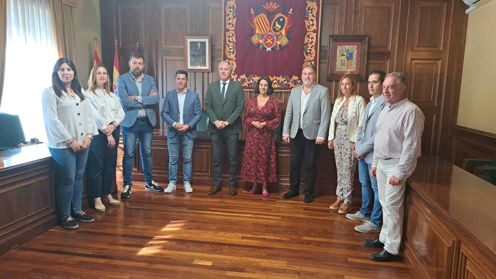Primera visita institucional del presidente AzcÃ³n al Ayuntamiento de Teruel 