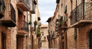 VÍDEO | “Tenemos el mejor aceite de España”, el precioso pueblo medieval de Teruel donde destacan por su manjar dorado