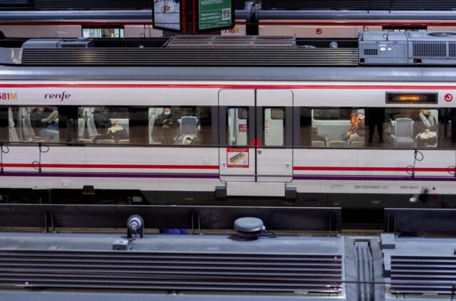 Un tren de Cercanías en la estación Puerta de Atocha-Almudena Grandes. (Alberto Ortega / Europa Press)