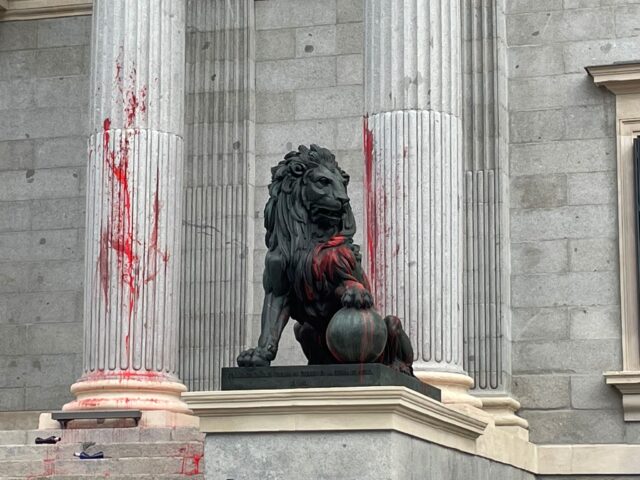 bandalizan leones del Congreso de los diputados