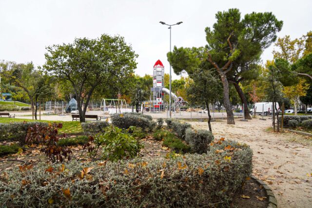 El cohete del área infantil del Parque de La Paz, casi listo para despegar. (Ayuntamiento de Móstoles)