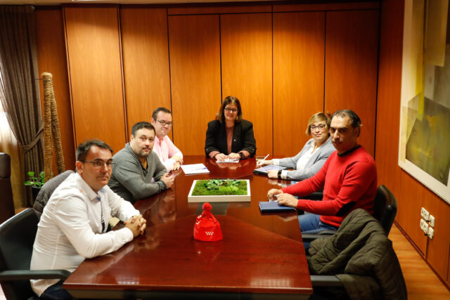 La Alcaldesa se reúne con el Club Voleibol Móstoles. (Ayuntamiento de Móstoles)