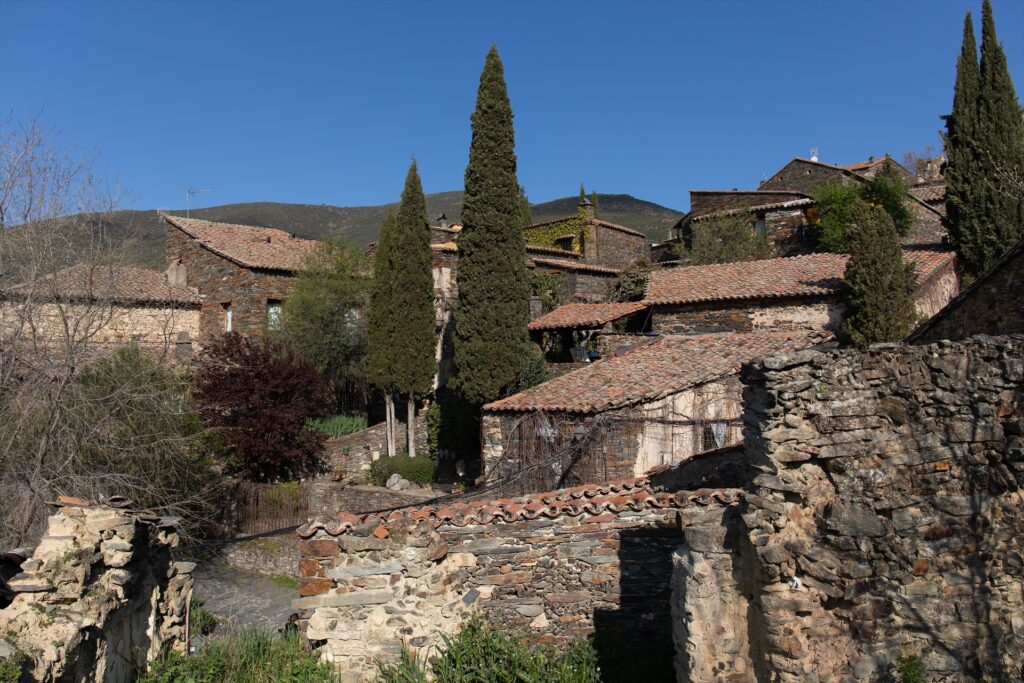 Vista general de Patones de Arriba, pueblo que se ubica en el Valle del Jarama, a 60 kilómetros de Madrid. (Rafael Bastante / Europa Press)