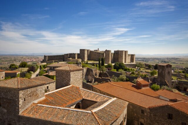 Descubriendo los castillos de Extremadura: un viaje a la historia