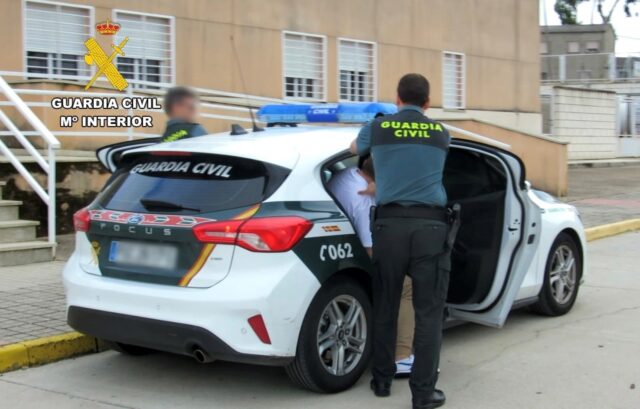 La Guardia Civil detiene a seis personas como presuntos responsables de timar 9.000€ a una mujer en Talayuela