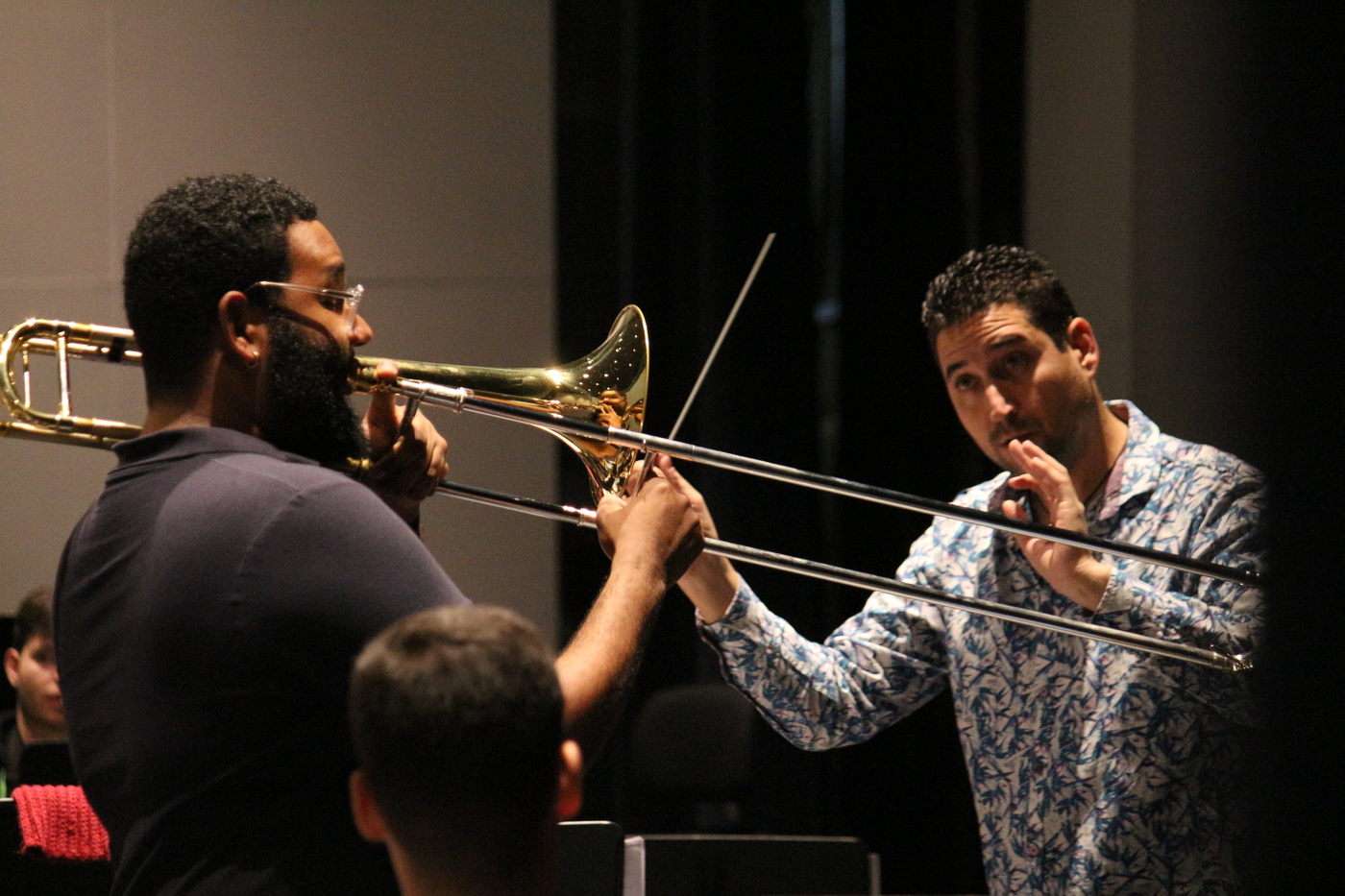 El trombonista Gerson Ferrer y el maestro Óscar Navarro