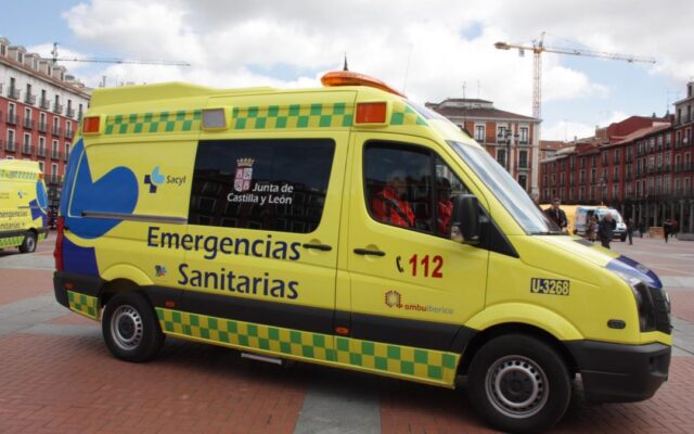 Imagen de archivo de una ambulancia. EFE