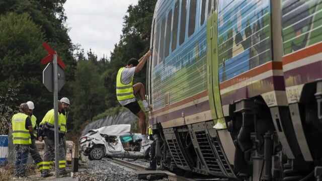 ÚLTIMA HORA | Tragedia en Lugo: fallece un joven de 21 años arrollado por un tren y su abuela muere horas después ÚLTIMA HORA | Tragedia en Lugo: fallece un joven de 21 años arrollado por un tren y su abuela muere horas después