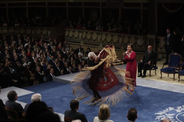Carmen Linares y María Pagés actúan por sorpresa durante la entrega de los Premios Princesa de Asturias. (Jorge Peteiro / Europa Press)
