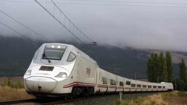 Imagen de archivo de un tren Alvia.