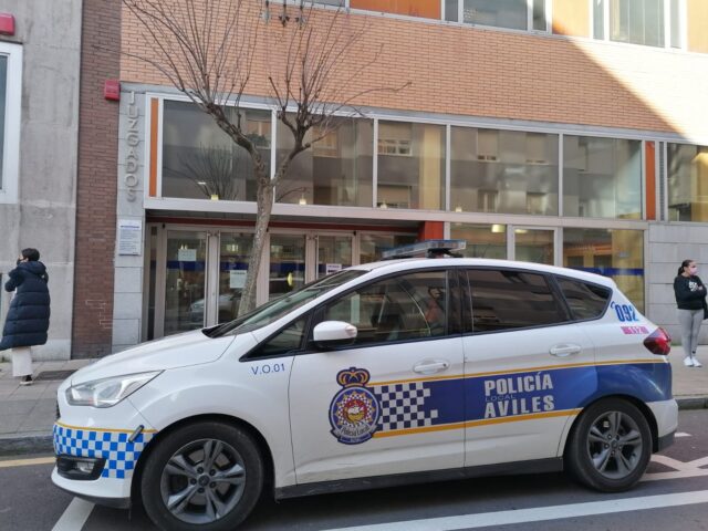 Imagen coche de Policía Local de Avilés. Europa Press