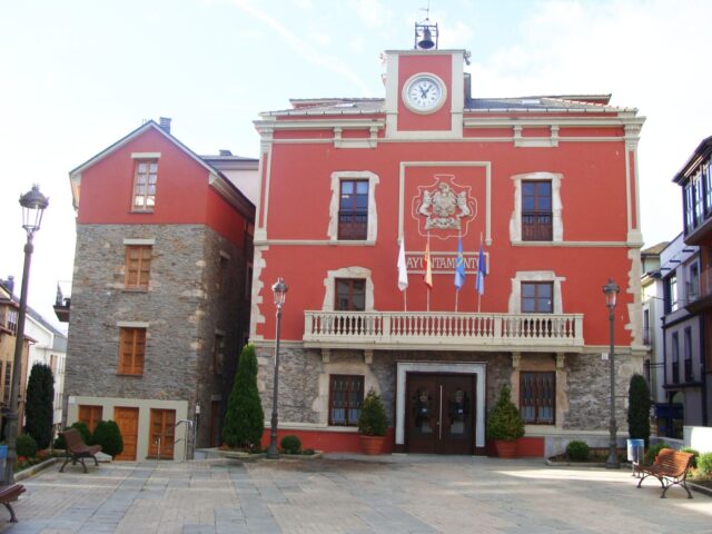 Sede del Ayuntamiento de Navia. Turismo de Navia