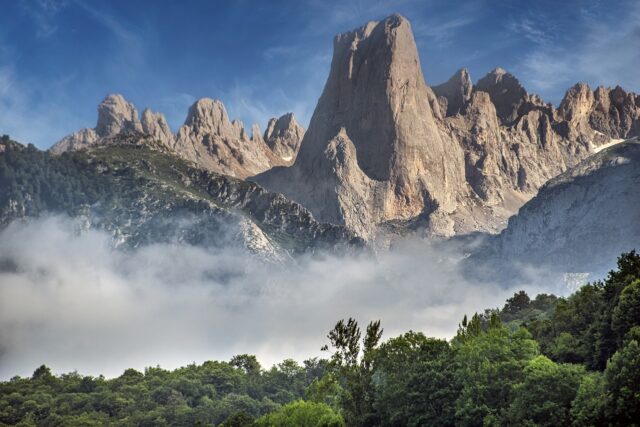 Imagen del Naranjo de Bulnes, en el Parque Nacional de los Picos de Europa. (Enrique / Pixabay)