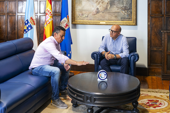 Reunion de Manuel Baltar co alcalde de Pinor 2