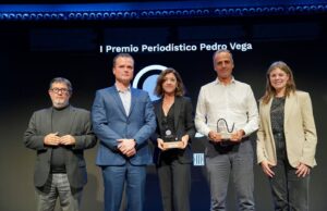 El Palau Macaya acoge el homenaje a Pedro Vega en el estreno del Premio Periodístico