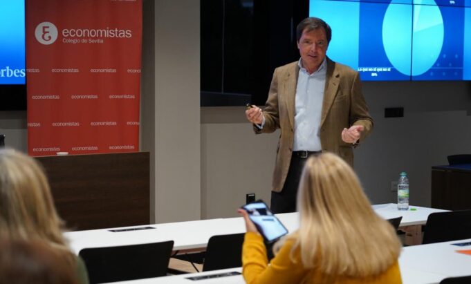 El Colegio de Economistas apoya el tejido productivo sevillano con una sesión de formación a la Asociación de Empresarias