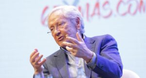 Muere Fernando Ónega, presidente de 65YMÁS y cronista clave de la Transición