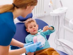 Odontopediatría, cuándo empezar y qué hábitos evitar en la infancia