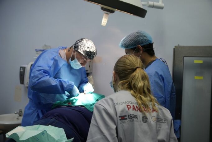 ISDIN lidera una cuarta expedición dermatológica en Panamá con foco en el albinismo