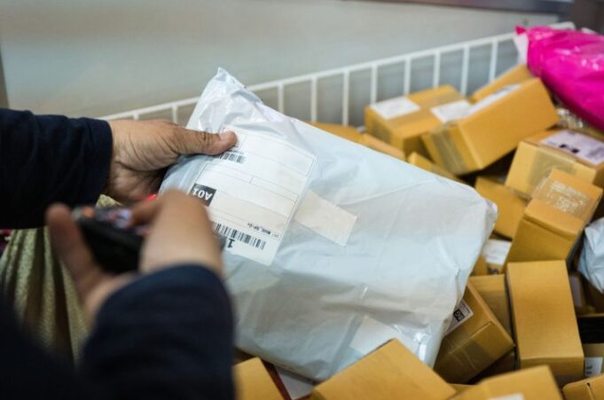 Expertos ponen en duda el impacto de la tasa europea sobre los paquetes de bajo valor