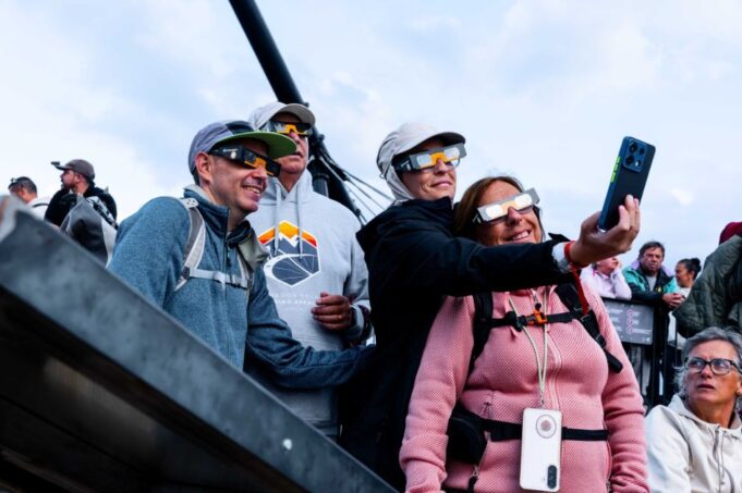 Ordino Arcalís vive una jornada astronómica con el eclipse solar y las perseidas